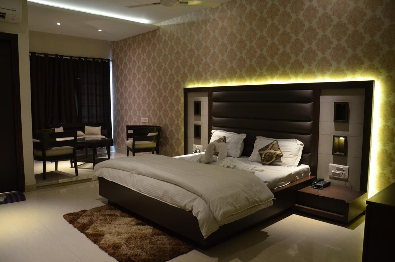Hotel Aroma Inn Sirsa Buitenkant foto