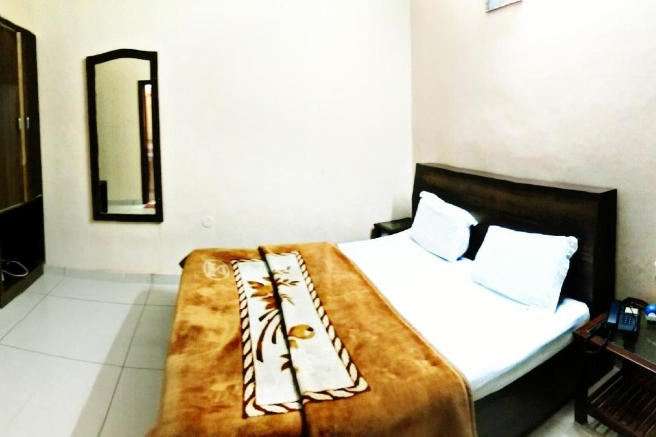 Hotel Aroma Inn Sirsa Buitenkant foto