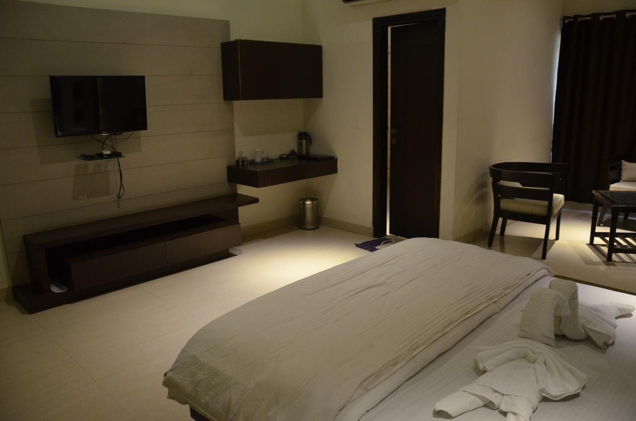 Hotel Aroma Inn Sirsa Buitenkant foto